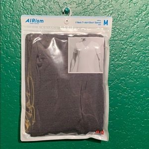 Uniqlo | AIRism V neck tee/undershirt